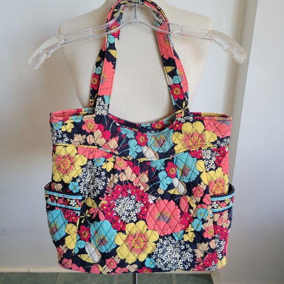 Vera Bradley Handbags - Vera Bradley Go Round Tote in Happy Snails